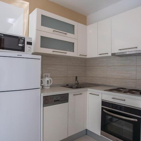 1 Bedroom Lovely Apartment In Komarna Klek Bagian luar foto