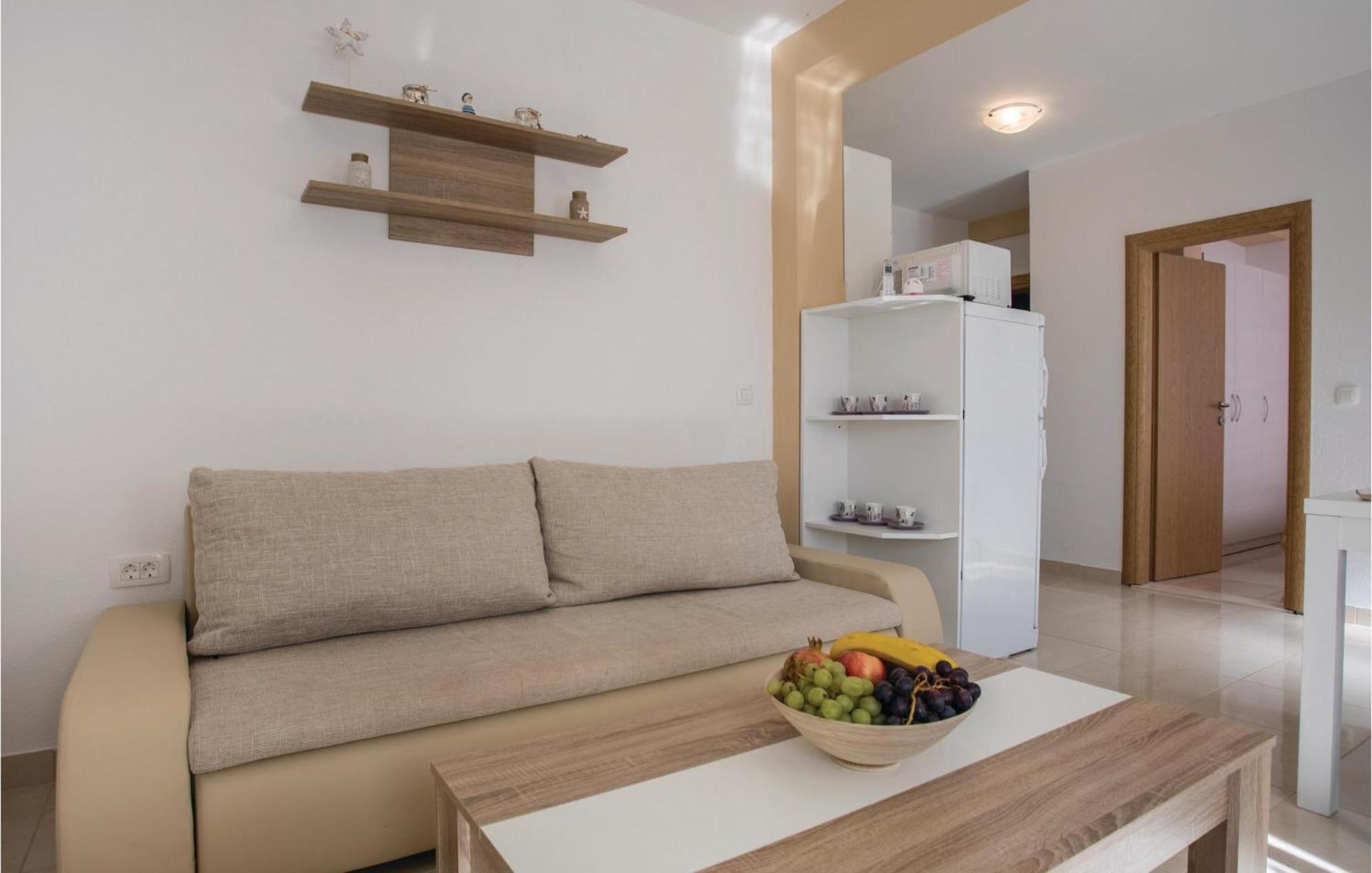 1 Bedroom Lovely Apartment In Komarna Klek Bagian luar foto